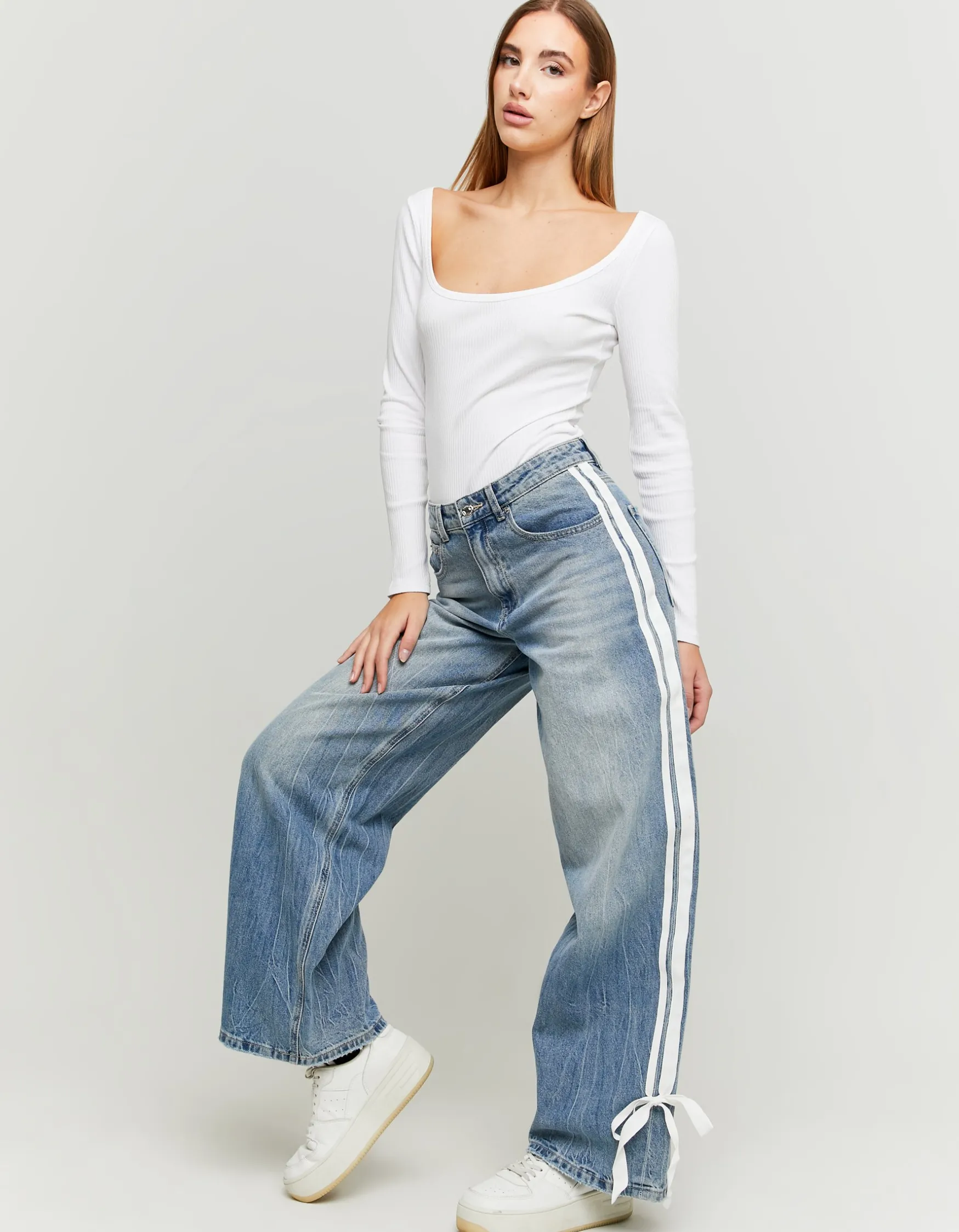 Tally Weijl e Skater Jeans mit Schleifen Details^ Jeans