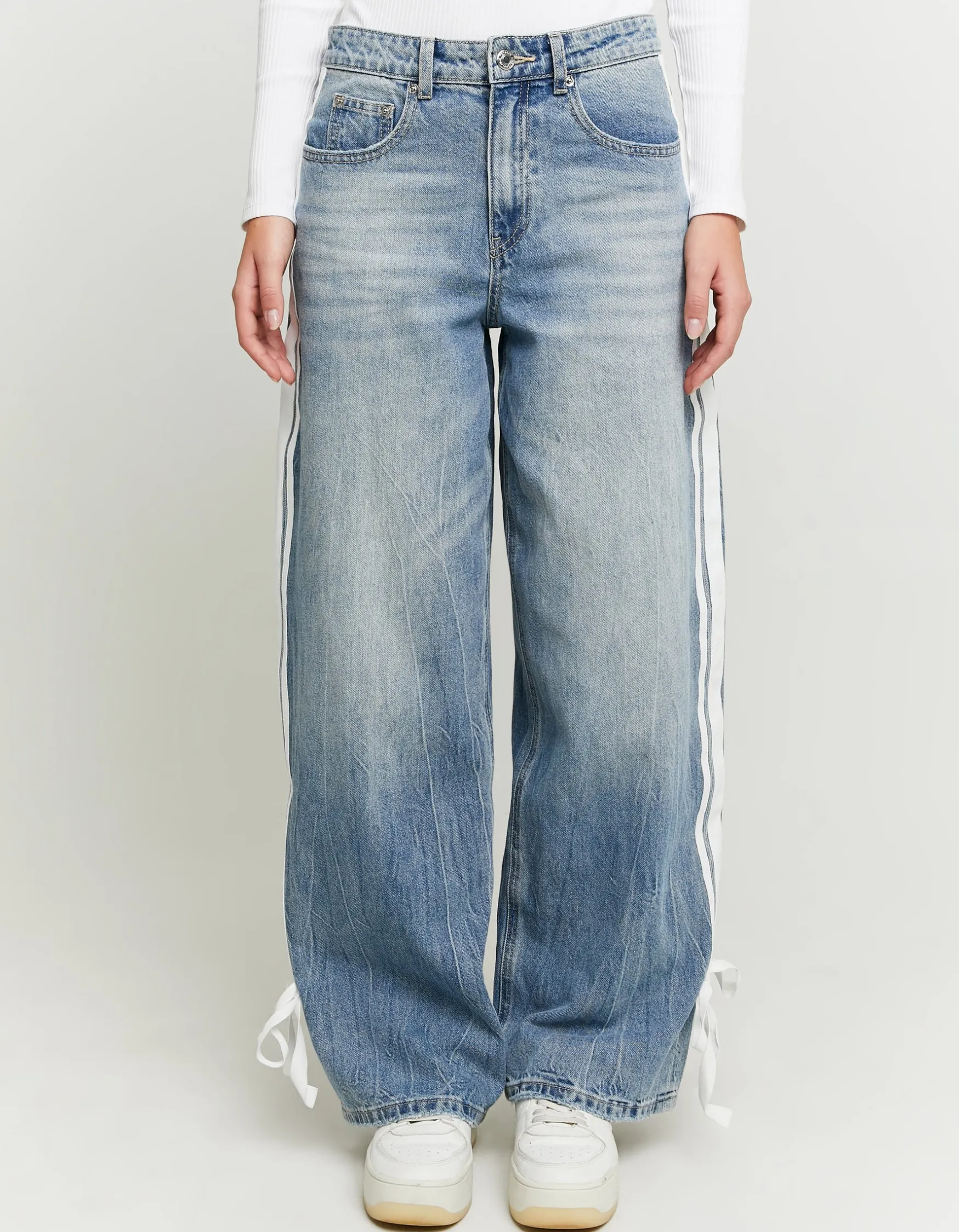 Tally Weijl e Skater Jeans mit Schleifen Details^ Jeans