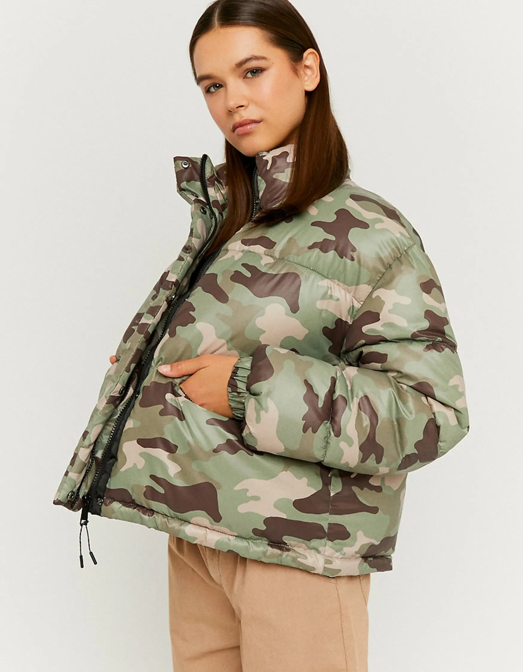 Tally Weijl Camouflage kurze Steppjacke^ Jacken