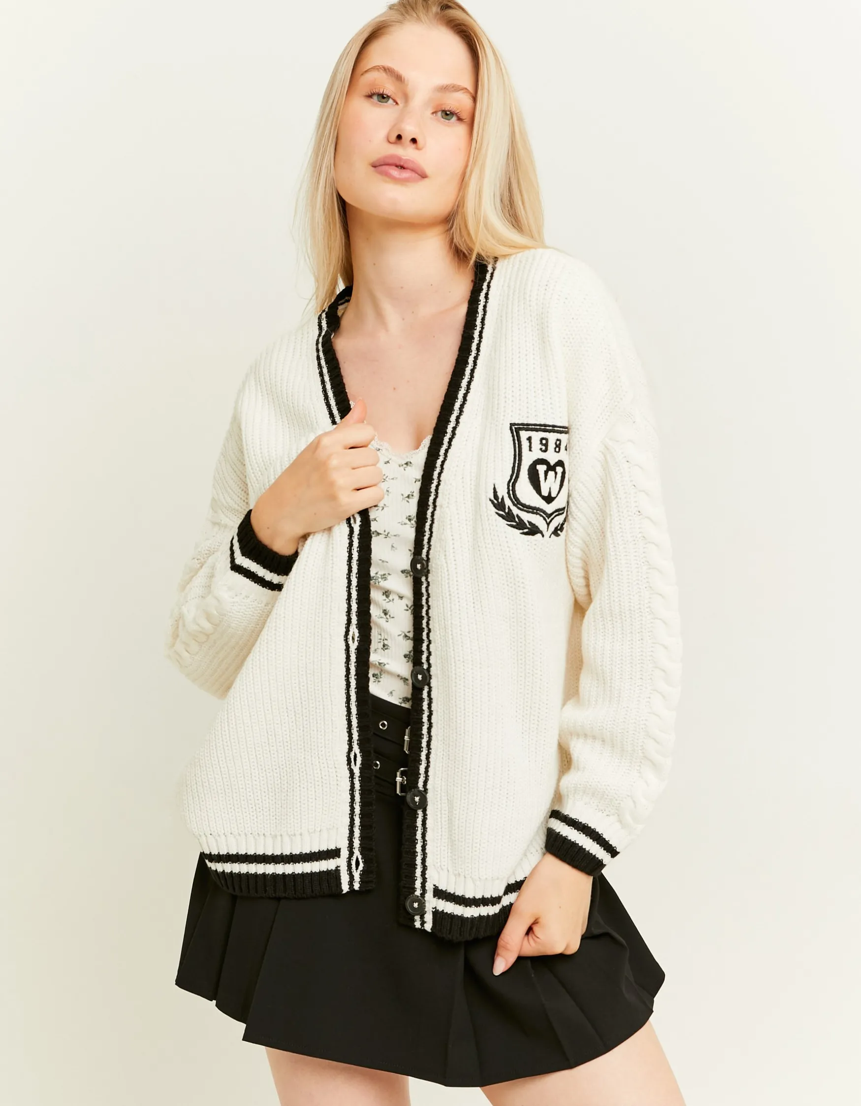 Tally Weijl Cremefarbener Varsity-Strick-Cardigan^ Strick