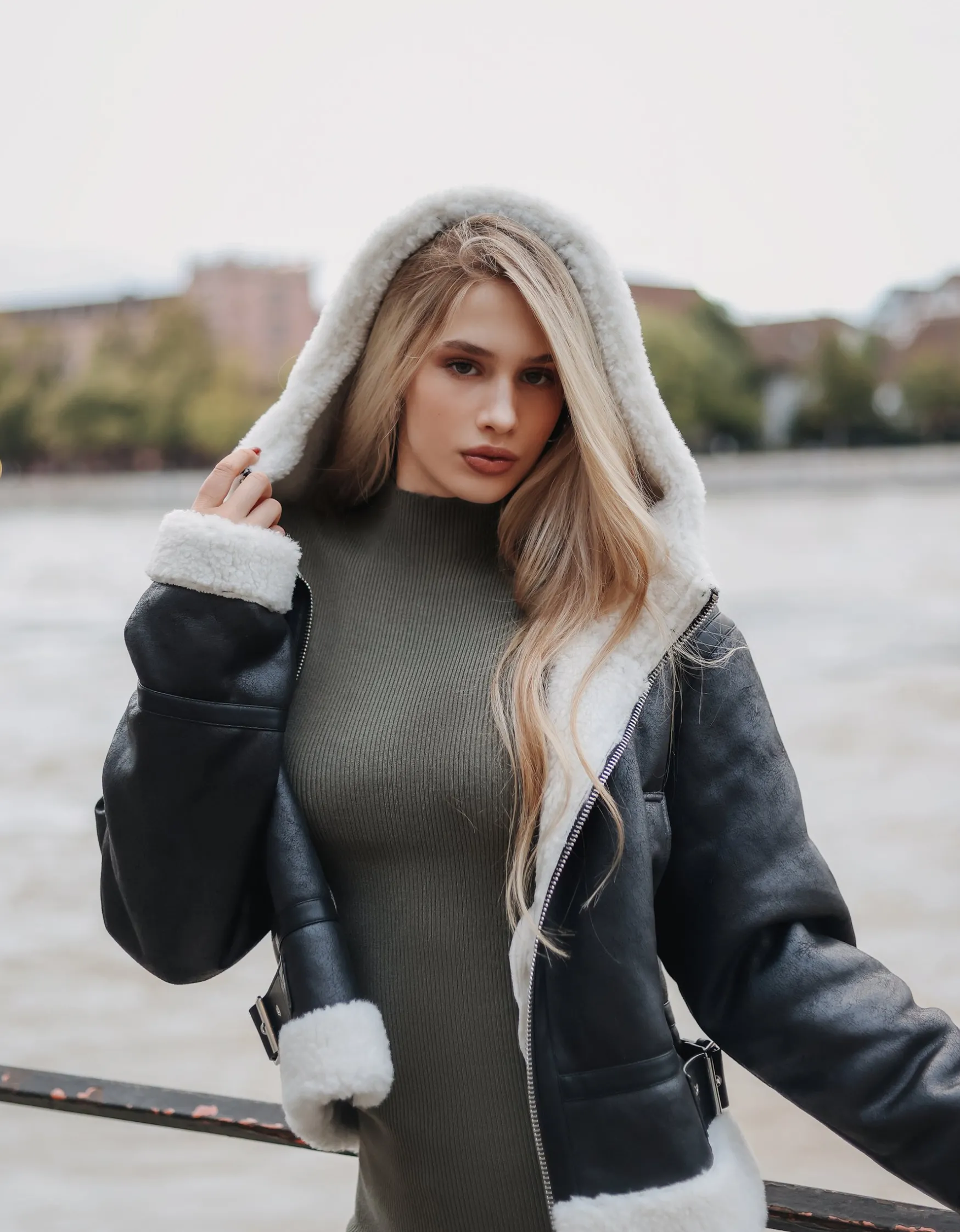 Tally Weijl e Aviator Jacke mit Shearling Details^ Jacken