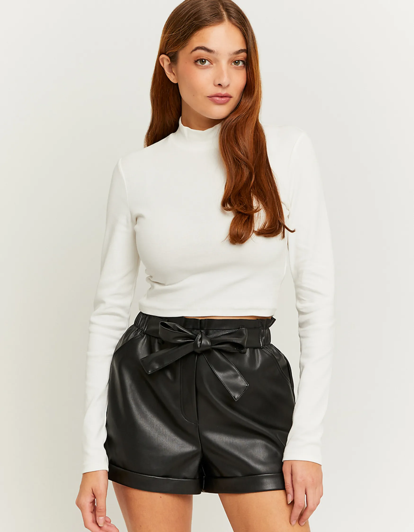 Tally Weijl e High Waist Faux-Leder-Shorts^ Shorts