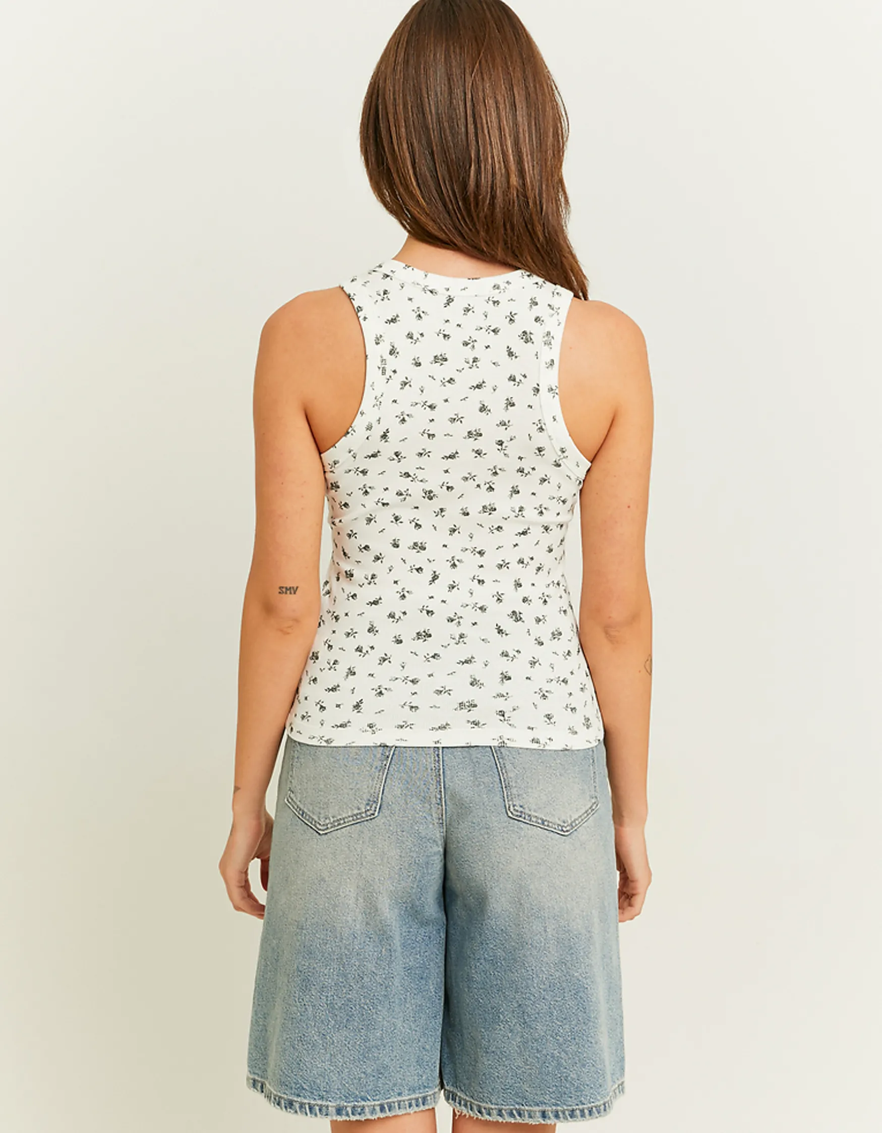 Tally Weijl Weißes Basic-Tanktop mit Blumen^ Basic T-Shirts